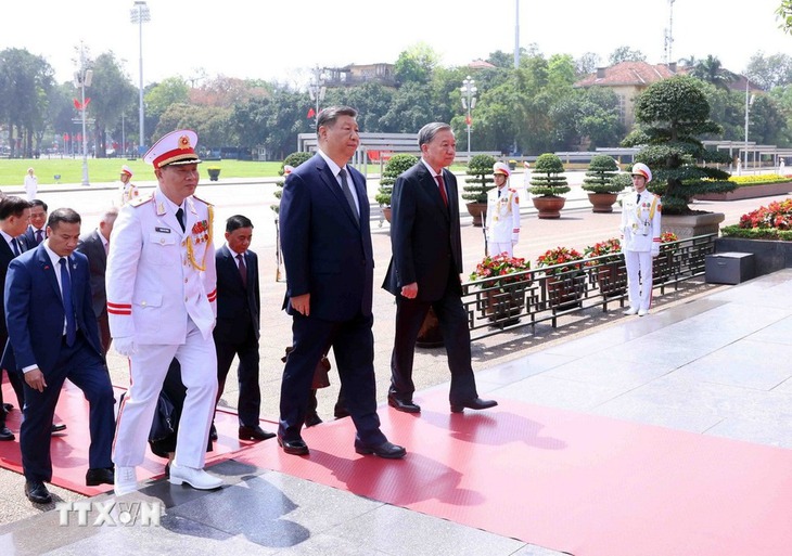 Tổng Bí thư, Chủ tịch nước Trung Quốc Tập Cận Bình vào Lăng viếng Chủ tịch Hồ Chí Minh- Ảnh 4. Tổng Bí thư, Chủ tịch nước Trung Quốc Tập Cận Bình vào Lăng viếng Chủ tịch Hồ Chí Minh- Ảnh 4.