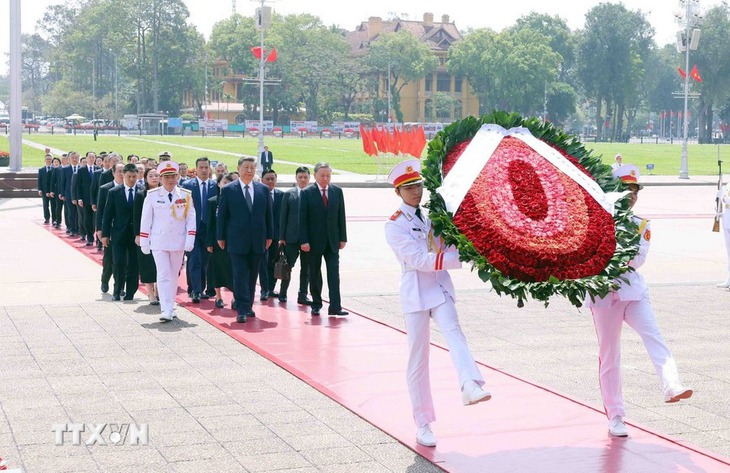 Tổng Bí thư, Chủ tịch nước Trung Quốc Tập Cận Bình vào Lăng viếng Chủ tịch Hồ Chí Minh- Ảnh 5. Tổng Bí thư, Chủ tịch nước Trung Quốc Tập Cận Bình vào Lăng viếng Chủ tịch Hồ Chí Minh- Ảnh 5.