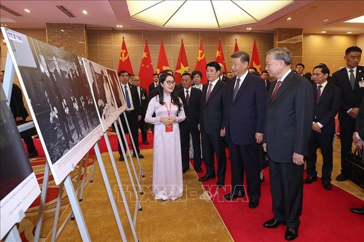 Lãnh đạo Đảng, Nhà nước Việt Nam - Trung Quốc tham quan Trưng bày ảnh 75 năm quan hệ ngoại giao Việt - Trung- Ảnh 1. Lãnh đạo Đảng, Nhà nước Việt Nam - Trung Quốc tham quan Trưng bày ảnh 75 năm quan hệ ngoại giao Việt - Trung- Ảnh 1.