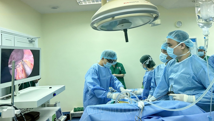 Ca ghép thận cùng huyết thống đầu tiên ở Quảng Ninh đã thành công- Ảnh 1. Ca ghép thận cùng huyết thống đầu tiên ở Quảng Ninh đã thành công- Ảnh 1.