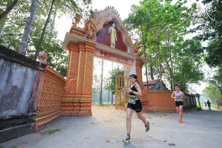 Dược sĩ Nguyễn Thị Trà Giang xuất sắc dẫn đầu top nữ 42 km tại Aikya Cross Country marathon Trà Vinh 2025- Ảnh 1. Dược sĩ Nguyễn Thị Trà Giang xuất sắc dẫn đầu top nữ 42 km tại Aikya Cross Country marathon Trà Vinh 2025- Ảnh 1.