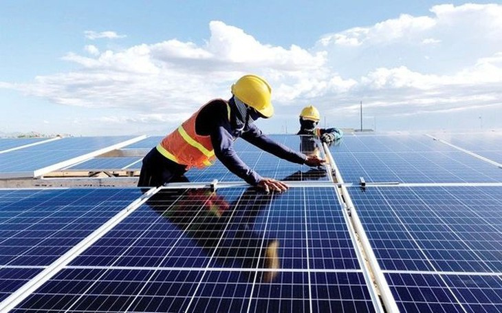 Phấn đấu 50% các tòa nhà công sở, nhà dân sử dụng điện năng lượng mặt trời vào 2030- Ảnh 1. Phấn đấu 50% các tòa nhà công sở, nhà dân sử dụng điện năng lượng mặt trời vào 2030- Ảnh 1.