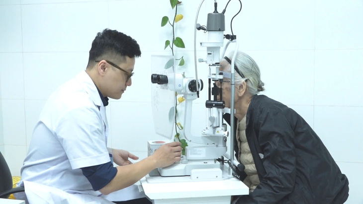 Sự thật về thuốc nhỏ mắt phục hồi thị lực, giảm độ cận thị- Ảnh 2.
