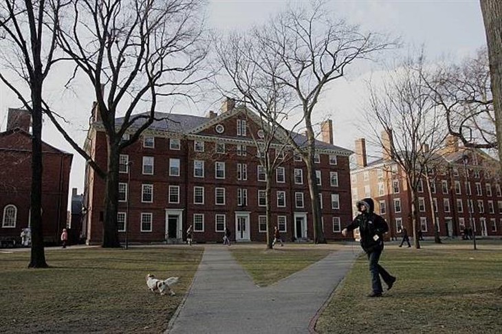 Đại học Harvard bất tuân lệnh, Nhà Trắng ‘khai hỏa’ mặt trận mới- Ảnh 1.