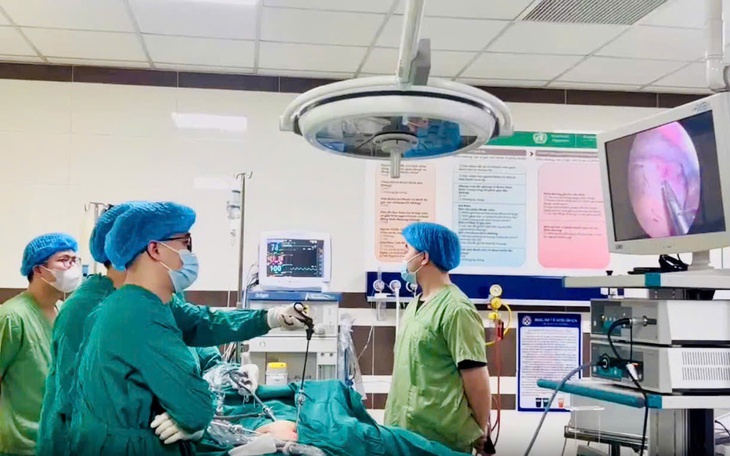 Bé gái 9 tuổi ở Phú Thọ mắc thoát vị bẹn