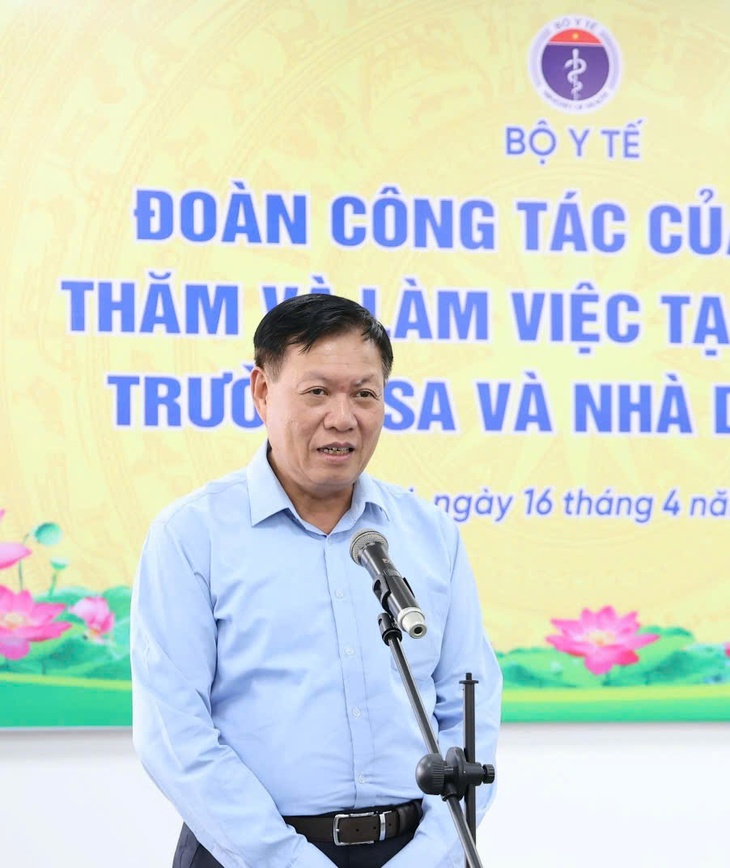 Đoàn công tác Bộ Y tế trao quà quân, dân quần đảo Trường Sa và Nhà giàn DK-1- Ảnh 1. Đoàn công tác Bộ Y tế trao quà quân, dân quần đảo Trường Sa và Nhà giàn DK-1- Ảnh 1.