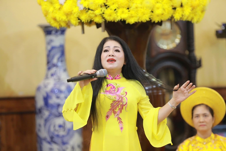 Nữ ca sĩ dòng nhạc đỏ quê Thanh Hóa có đời thực an yên, độc lập tài chính- Ảnh 4. Nữ ca sĩ dòng nhạc đỏ quê Thanh Hóa có đời thực an yên, độc lập tài chính- Ảnh 4.