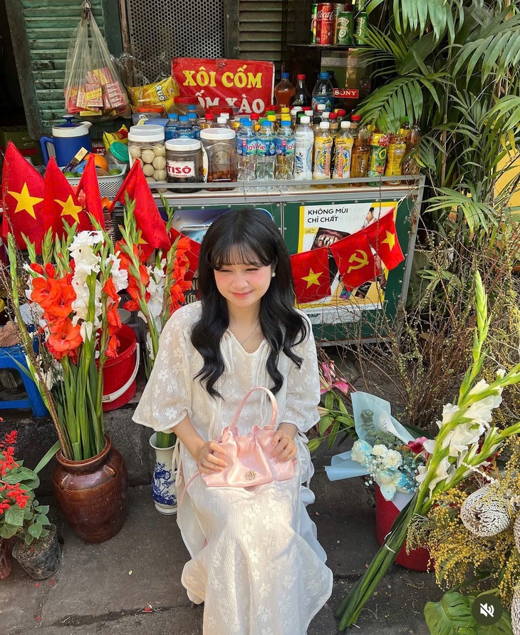 'Trend' cho thuê áo dài miễn phí dịp nghỉ lễ 30/4: Khi sẻ chia là hành động yêu nước- Ảnh 1.