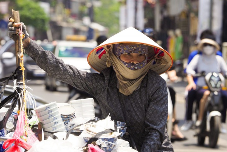 Đề phòng sốc nhiệt do nắng nóng khắp nơi- Ảnh 2.