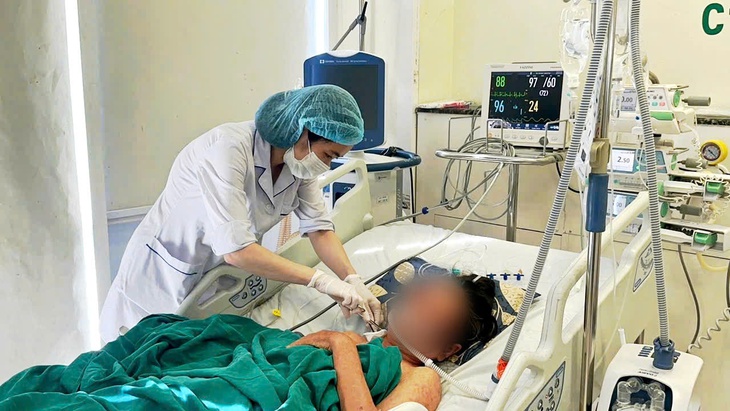 Nhiều người lớn mắc sởi biến chứng nặng- Ảnh 2.