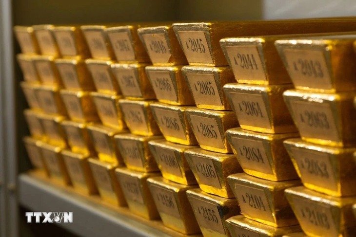 Giá vàng thế giới lập đỉnh mới, tiến gần đến mốc 3.333 USD mỗi ounce- Ảnh 1.