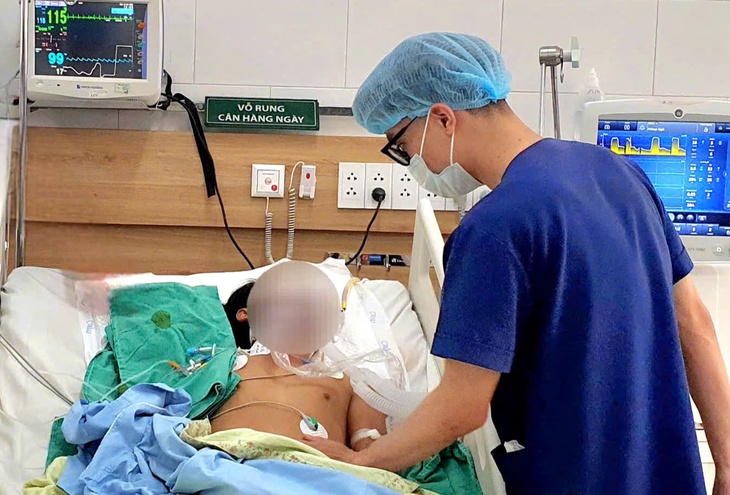 Hái nấm rừng về ăn, 2 vợ chồng hôn mê- Ảnh 2. Hái nấm rừng về ăn, 2 vợ chồng hôn mê- Ảnh 2.