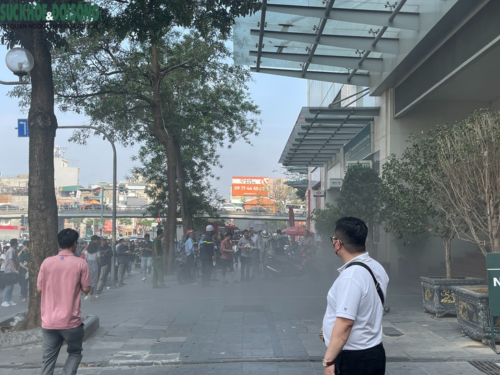 Hiện trường vụ cháy nhà cao tầng ở Thái Hà, Hà Nội- Ảnh 3.