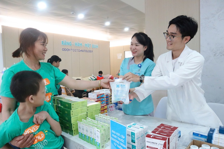 Chăm sóc sức khỏe răng miệng miễn phí cho trẻ bị bại não- Ảnh 2.