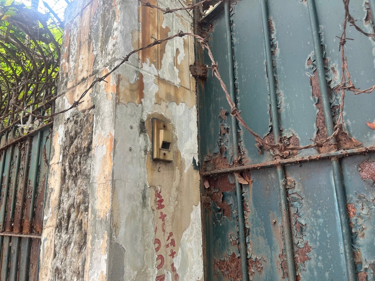 Cận cảnh biệt thự từng là nơi ở của nguyên Chủ tịch Hà Nội sau 10 năm bỏ hoang- Ảnh 8.