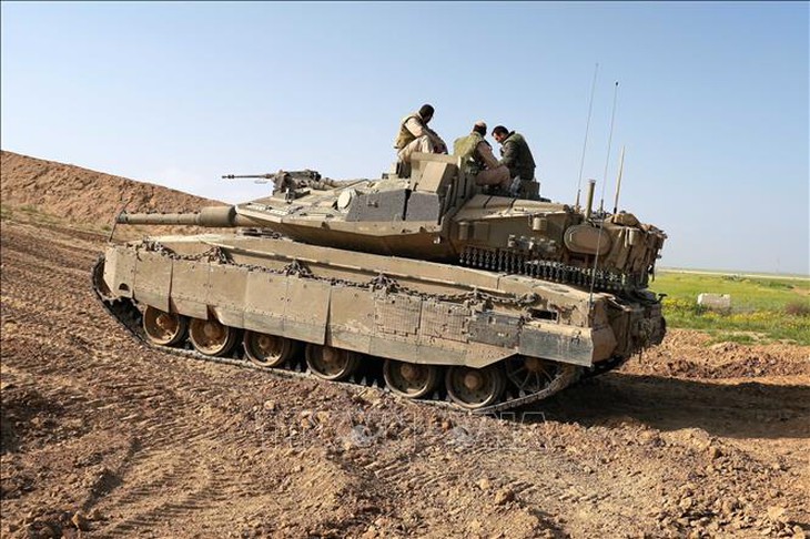 Houthi tuyên bố tấn công 2 tàu sân bay Mỹ và mục tiêu quân sự ở Israel- Ảnh 1. Houthi tuyên bố tấn công 2 tàu sân bay Mỹ và mục tiêu quân sự ở Israel- Ảnh 1.