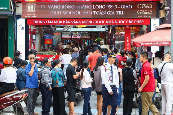 Phó Thủ tướng chỉ đạo thực hiện ngay các giải pháp ổn định thị trường vàng- Ảnh 1.