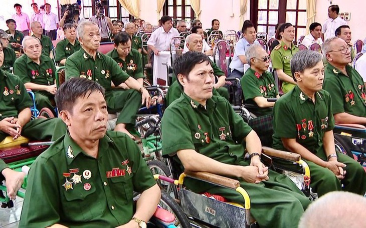 Trình Chủ tịch nước tặng quà cho người có công với cách mạng dịp 30/4 và 2/9/2025- Ảnh 1.