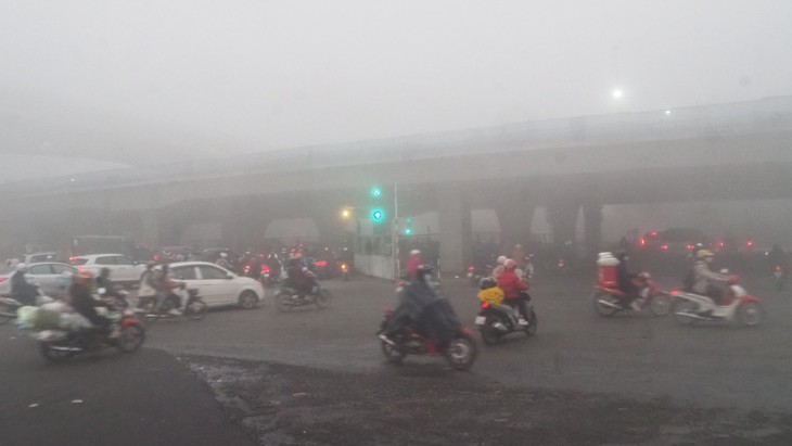 Sáng nay Hà Nội mù mịt vì ô nhiễm không khí- Ảnh 2.