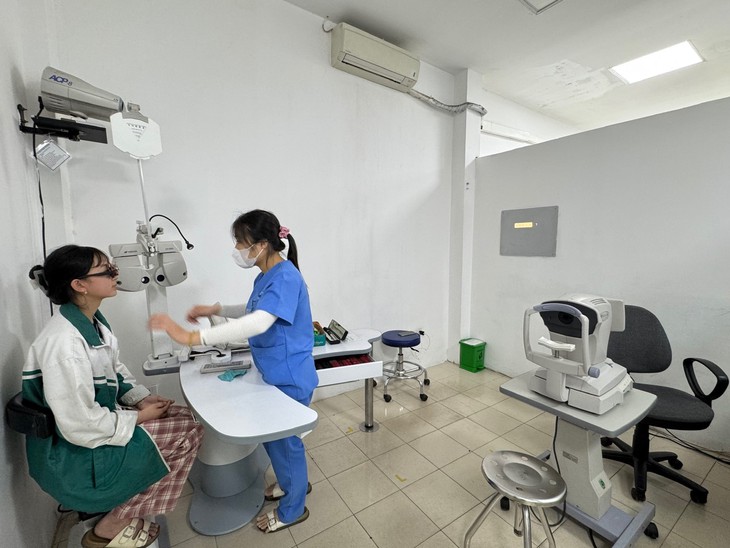 Chủ quan với cận thị tiến triển nhanh ở trẻ: Hậu quả khôn lường!- Ảnh 2. Chủ quan với cận thị tiến triển nhanh ở trẻ: Hậu quả khôn lường!- Ảnh 2.