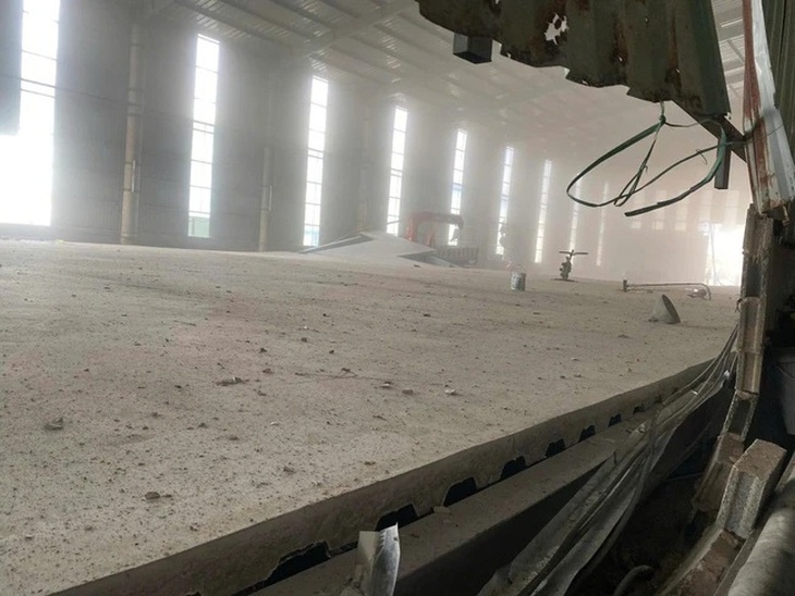 Tạm giữ hình sự 2 đối tượng trong vụ sập sàn công trình khiến 3 người tử vong- Ảnh 1.