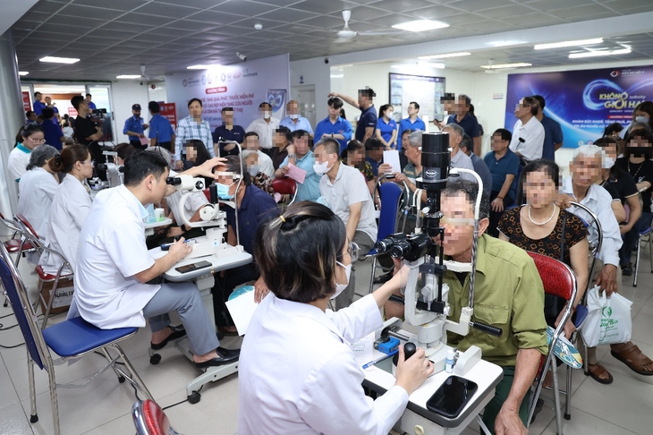 Khám sức khoẻ, phát thuốc miễn phí và tri ân gia đình người hiến tạng chết não tại Phú Thọ- Ảnh 1.