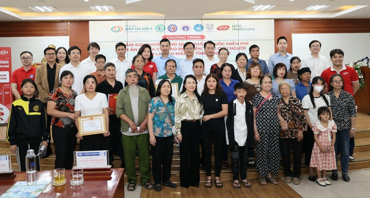 Khám sức khoẻ, phát thuốc miễn phí và tri ân gia đình người hiến tạng chết não tại Phú Thọ- Ảnh 2.