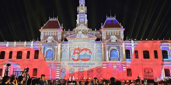 Rực rỡ đêm khai hội Rực rỡ đêm khai hội