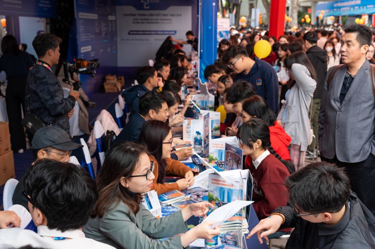 Học phí đại học năm 2025 rục rịch tăng- Ảnh 1.