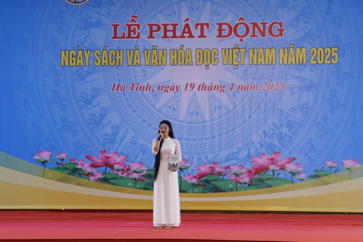 Hà Tĩnh khai mạc Ngày Sách và Văn hóa đọc Việt Nam - Ảnh 2.