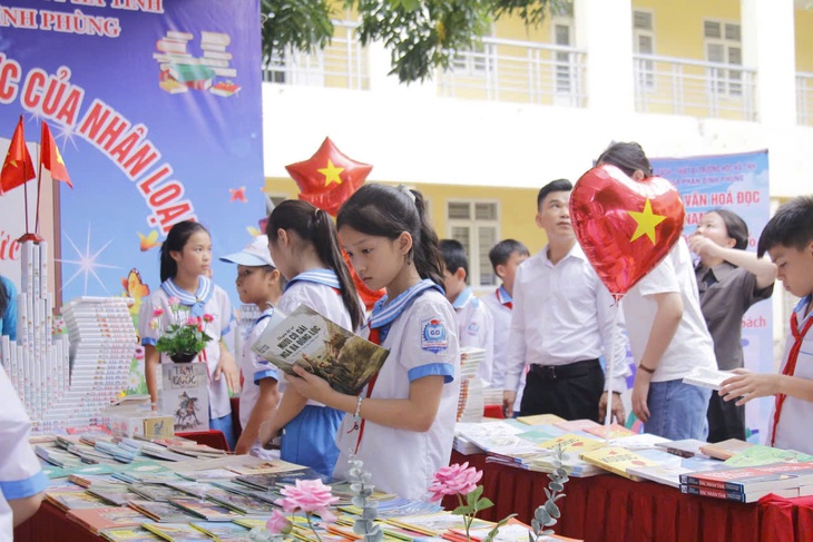 Hà Tĩnh khai mạc Ngày Sách và Văn hóa đọc Việt Nam - Ảnh 4.