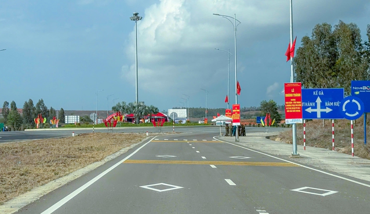 Bình Thuận khánh thành hai công trình giao thông hơn 1.700 tỉ đồng- Ảnh 2.