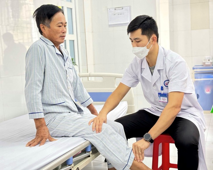 Hồi phục nhanh chóng sau mổ thoát vị đĩa đệm bằng điều trị Đông – Tây y kết hợp- Ảnh 1. Hồi phục nhanh chóng sau mổ thoát vị đĩa đệm bằng điều trị Đông – Tây y kết hợp- Ảnh 1.
