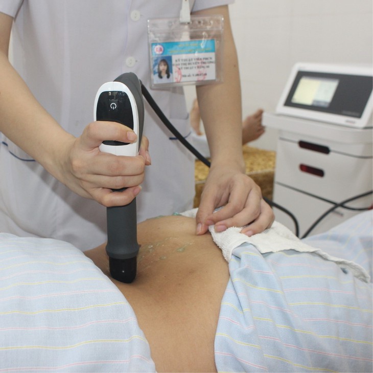 Hồi phục nhanh chóng sau mổ thoát vị đĩa đệm bằng điều trị Đông – Tây y kết hợp- Ảnh 2. Hồi phục nhanh chóng sau mổ thoát vị đĩa đệm bằng điều trị Đông – Tây y kết hợp- Ảnh 2.