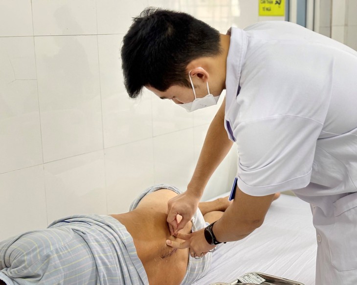 Hồi phục nhanh chóng sau mổ thoát vị đĩa đệm bằng điều trị Đông – Tây y kết hợp- Ảnh 3. Hồi phục nhanh chóng sau mổ thoát vị đĩa đệm bằng điều trị Đông – Tây y kết hợp- Ảnh 3.