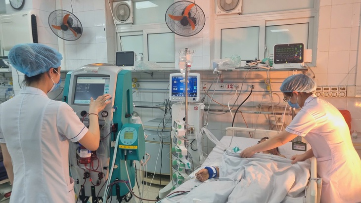 Ngộ độc thuốc nam chứa chất cấm: Bệnh nhân hôn mê, suy đa tạng suýt mất mạng - Ảnh 1.