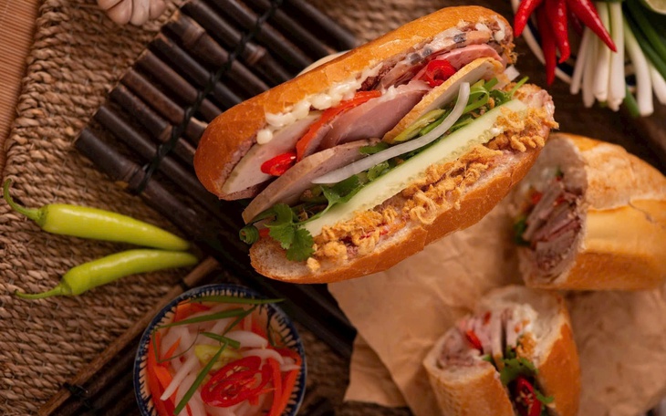 Diễn biến mới vụ hàng chục học sinh ngộ độc bánh mì tại TPHCM