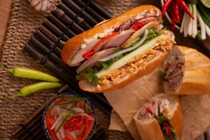 Nhiều người nhập viện sau ăn bánh mì ở Đắk Lắk: Bộ Y tế yêu cầu khẩn trương truy xuất nguồn gốc- Ảnh 1. Nhiều người nhập viện sau ăn bánh mì ở Đắk Lắk: Bộ Y tế yêu cầu khẩn trương truy xuất nguồn gốc- Ảnh 1.