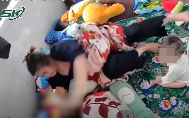Làm rõ clip bảo mẫu ra tay "tàn độc" với trẻ rồi thản nhiên nằm bấm điện thoại gây phẫn nộ