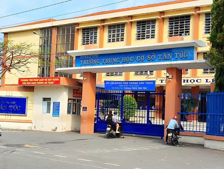 Diễn biến mới vụ hàng chục học sinh ngộ độc bánh mì tại TPHCM- Ảnh 1.