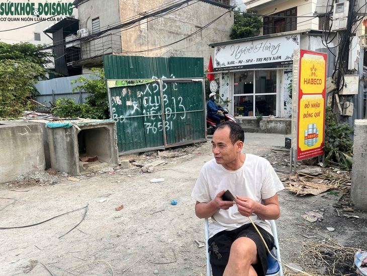 Người Hà Nội kêu khổ bởi những tuyến đường trăm tỷ thi công 'ì ạch'- Ảnh 5. Người Hà Nội kêu khổ bởi những tuyến đường trăm tỷ thi công 'ì ạch'- Ảnh 5.