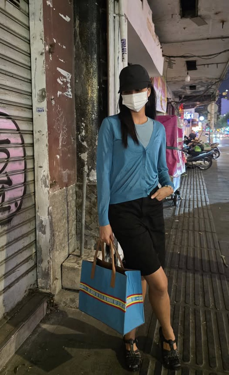 Phong cách thời trang giản dị, 'độc - lạ' của H'Hen Niê- Ảnh 5.