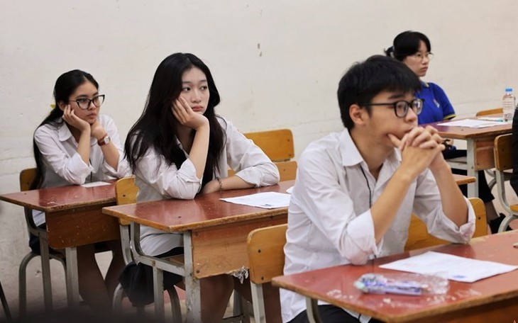 Loạt trường đại học đồng loạt "nhích" học phí cho năm học 2025-2026