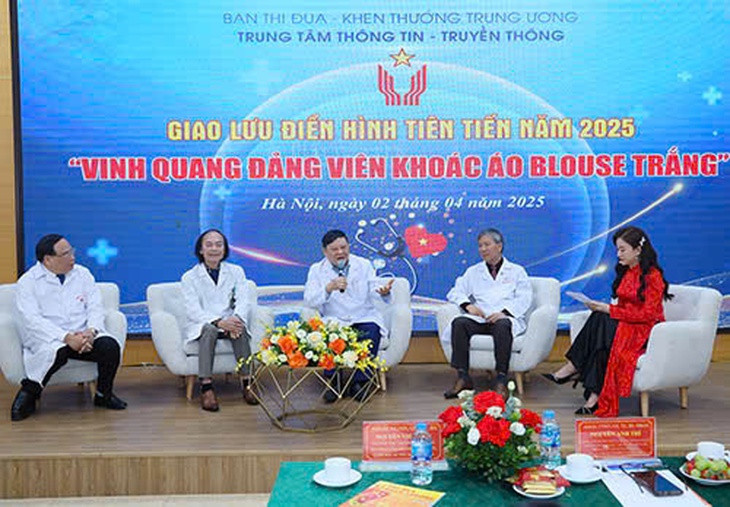 Tôn vinh các thầy thuốc đảng viên tận tâm cống hiến vì người bệnh- Ảnh 1.