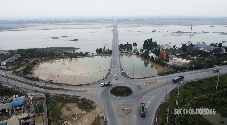Sông cạn, cầu nghìn tỷ trơ móng- Ảnh 1.