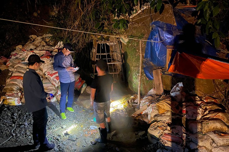 Triệt phá đường dây mua bán chất độc Xyanua cực lớn tại Lào Cai- Ảnh 3. Triệt phá đường dây mua bán chất độc Xyanua cực lớn tại Lào Cai- Ảnh 3.