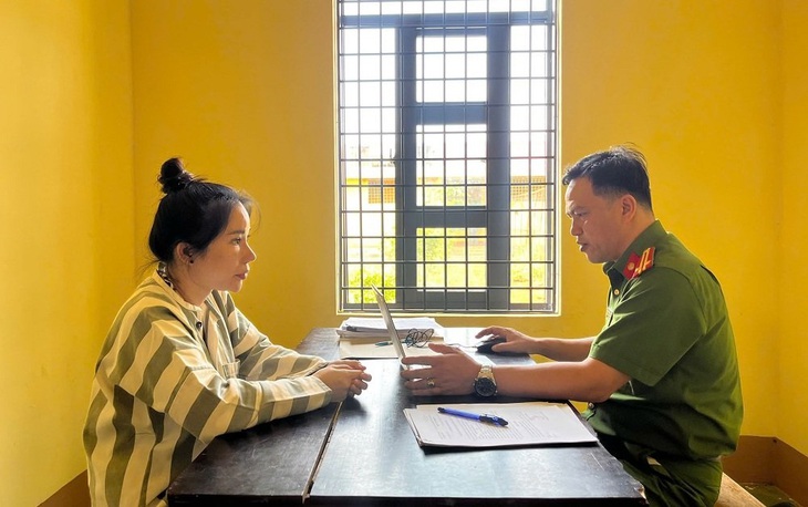 Bắt chủ tiệm cắt tóc kiêm chủ nhóm kín môi giới mại dâm với hơn 4.000 thành viên- Ảnh 1. Bắt chủ tiệm cắt tóc kiêm chủ nhóm kín môi giới mại dâm với hơn 4.000 thành viên- Ảnh 1.