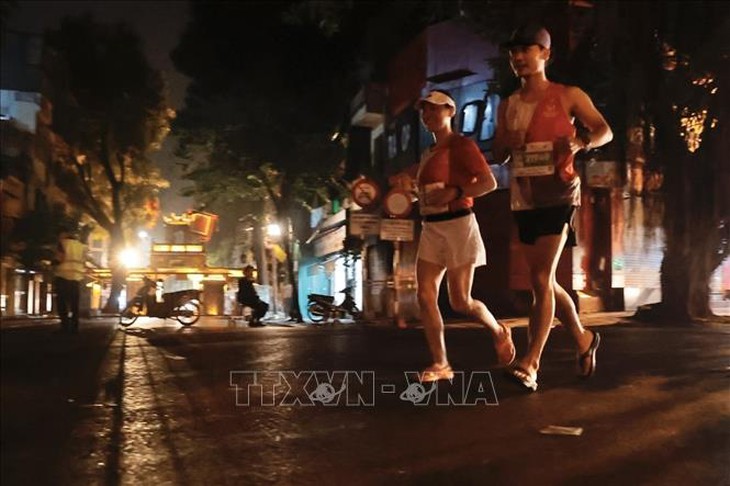 Lý do vận động viên Đông Phi 'đổ bộ' vào Việt Nam tham gia các giải chạy marathon- Ảnh 1. Lý do vận động viên Đông Phi 'đổ bộ' vào Việt Nam tham gia các giải chạy marathon- Ảnh 1.