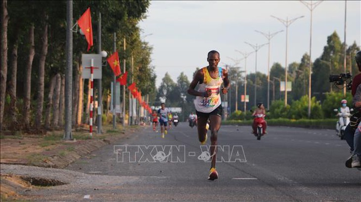 Lý do vận động viên Đông Phi 'đổ bộ' vào Việt Nam tham gia các giải chạy marathon- Ảnh 2. Lý do vận động viên Đông Phi 'đổ bộ' vào Việt Nam tham gia các giải chạy marathon- Ảnh 2.