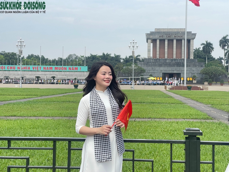 Không khí lễ hội tại Quảng trường Ba Đình trước ngày lễ 30/4 và 1/5- Ảnh 7.